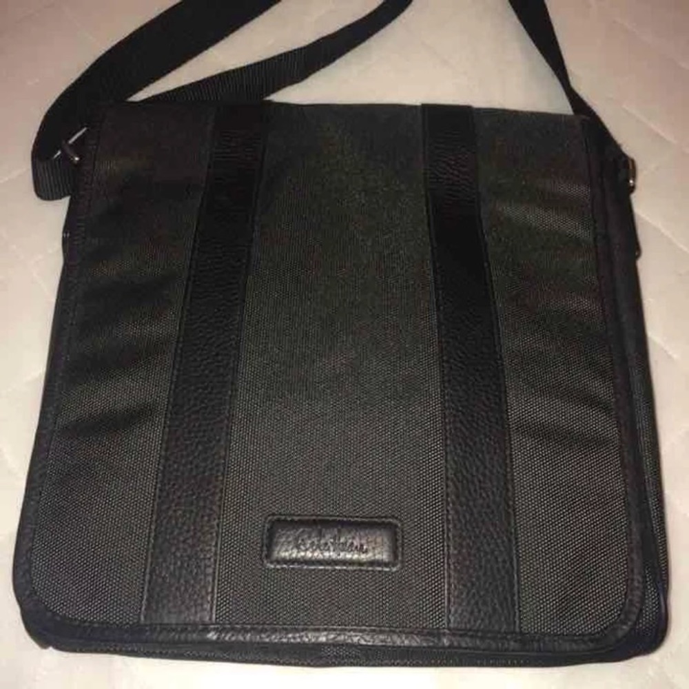 💥SOLD💥Cole Haan Messenger Bag (unisex)